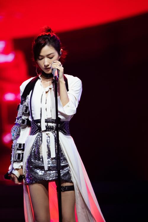 乘风破浪的万茜，她来了！