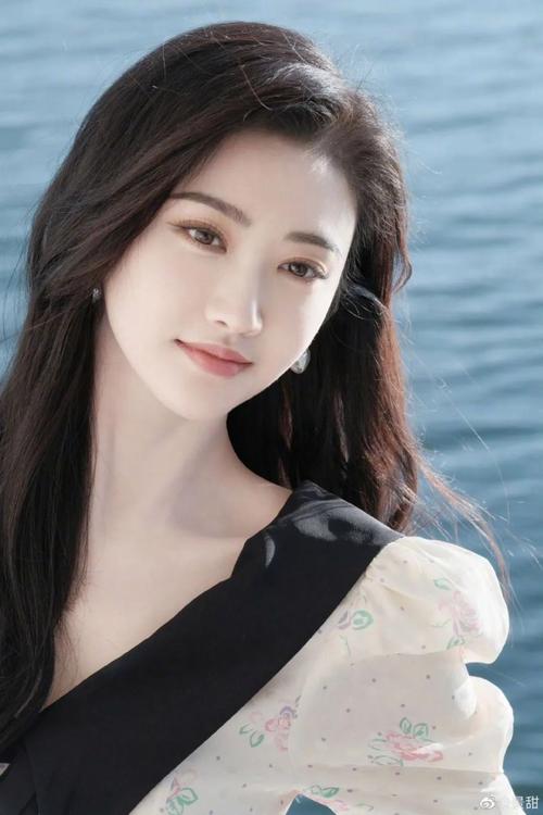 景甜的柳叶眉也太仙了，但画了这款眉形就能get这份仙气吗？