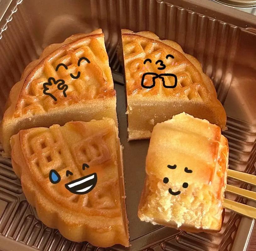 你看这月亮又亮又圆，像这“月饼包”，太可了！【当红新手袋】