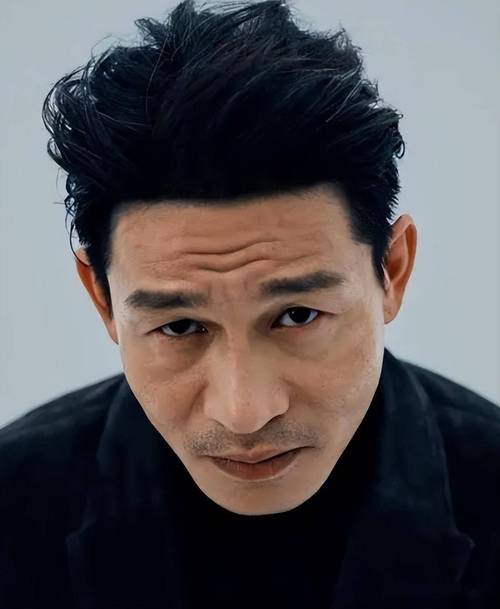 余皑磊： 每次站在悬崖边，都是绝路