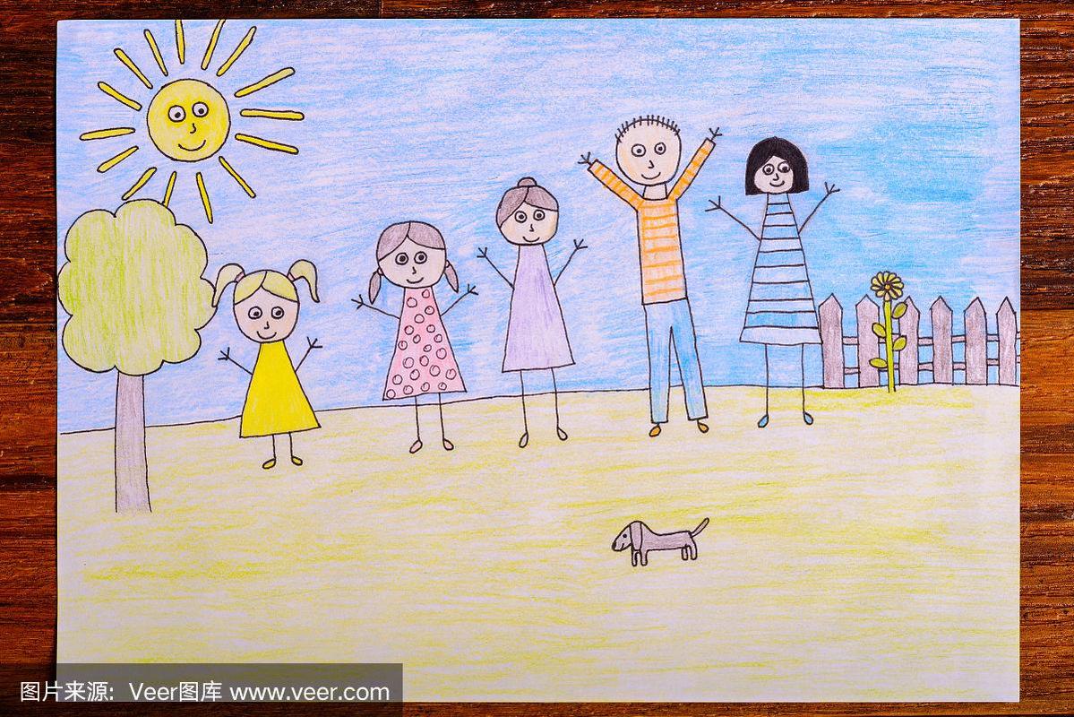 在绘画中，孩子们找到了自己的小幸福