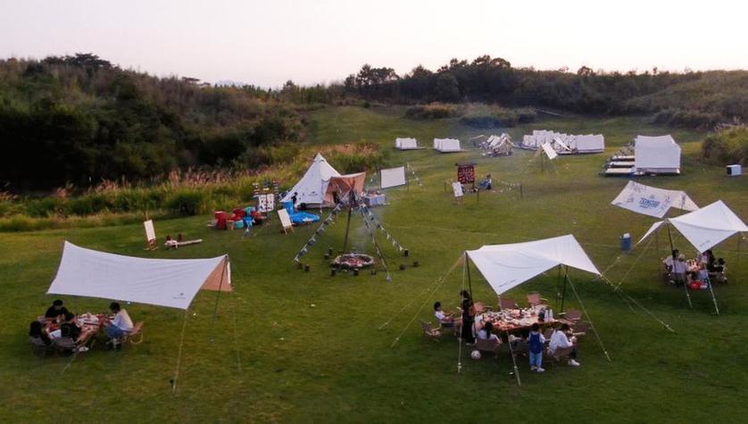 屋顶上可以放羊、打高尔夫，还能野餐，你见过吗？