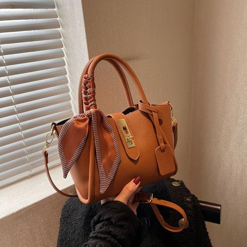 上海爱思箱包公司,国际箱包中心位于上海市莘阳商务中心