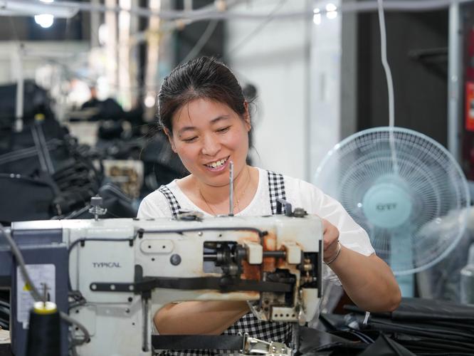 深圳包包厂家,中国什么样的箱包厂比较有名气?