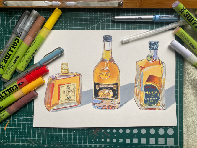 酒瓶盖里多姿多彩的水彩画