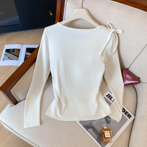 2016的早春趋势,必须准备一件露肩上衣!