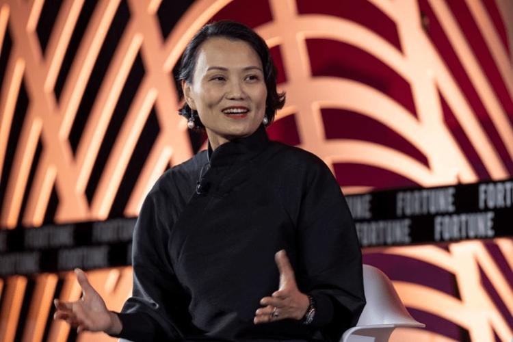 百胜中国CEO屈翠容:想活的舒服,就别把自己看的太了不起