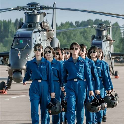 修飞机的飒爽女人们