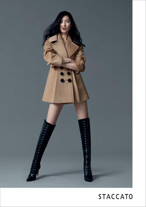 35℃的大热天，娜扎穿针织，刘雯蹬袜靴！？