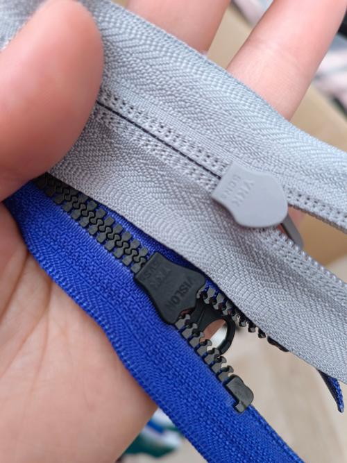 箱包尼龙,拉链分三种材质颜色分别为尼龙和聚酯