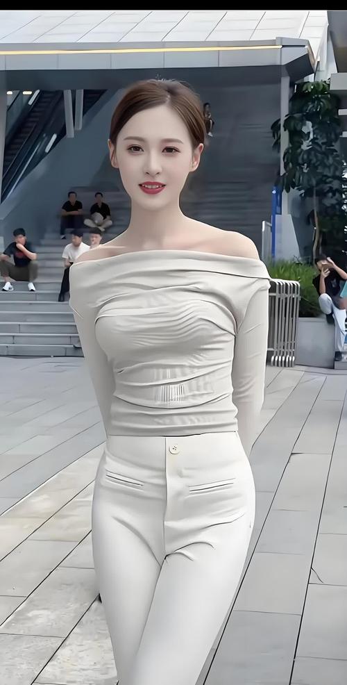 33岁,出道13年,她终于火出圈了?