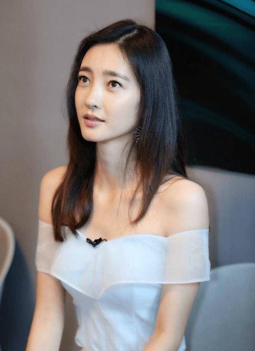 33岁,出道13年,她终于火出圈了?