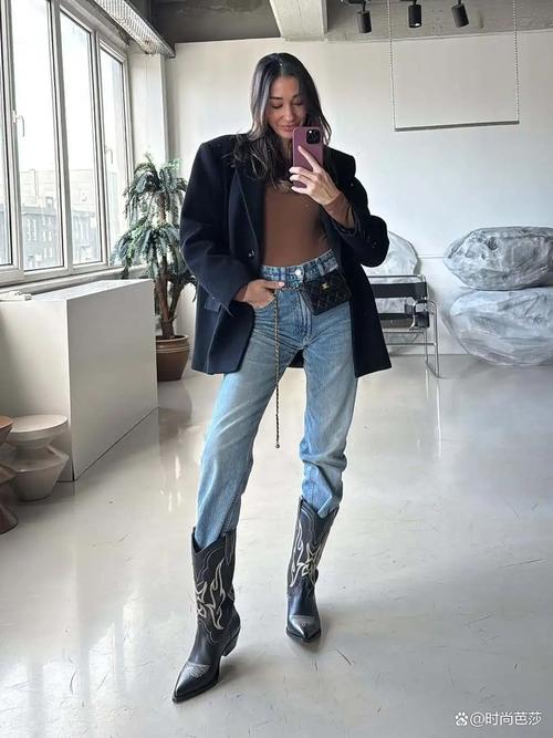 秋裤扎在袜子里？不，现在流行把裤子扎在靴子里