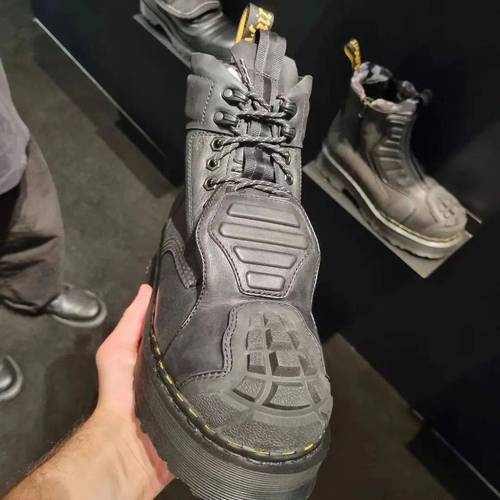 DM的全新一代:Dr.Martens发布全新系列,将冲击元素融合至经典款式