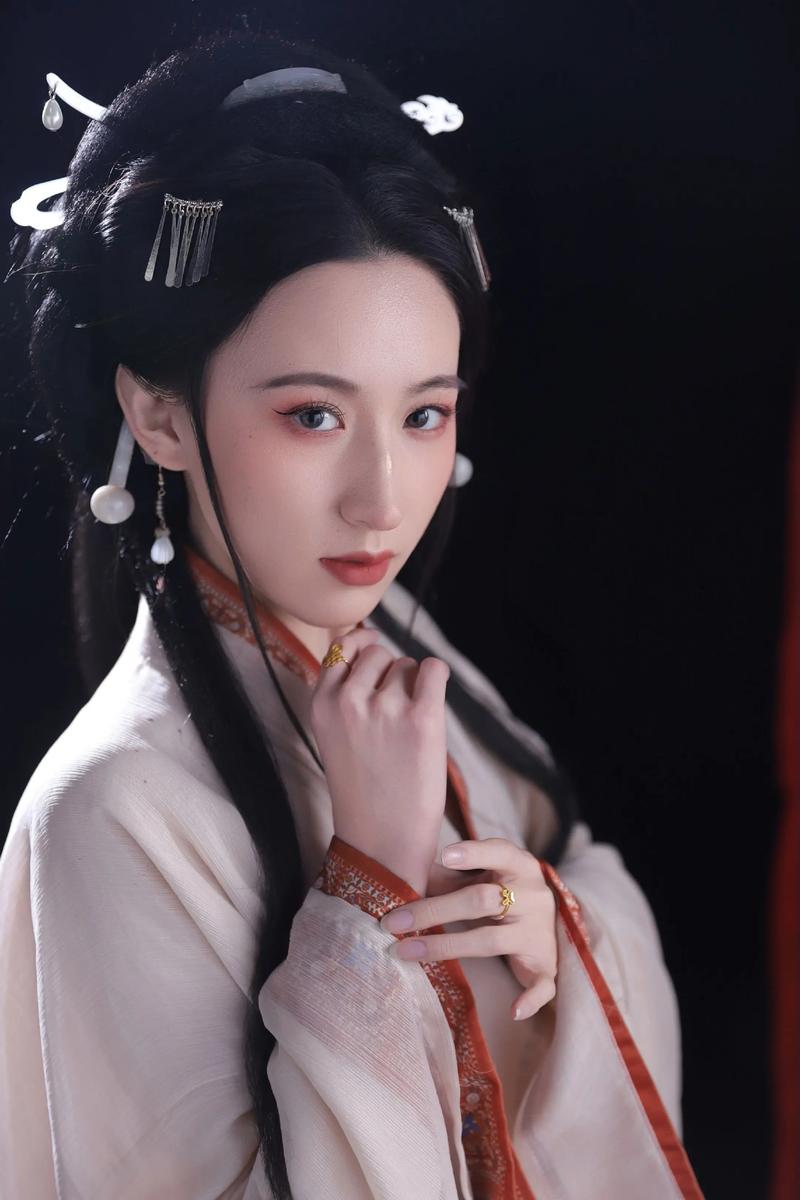 不得不说,有时候中国女人的古风气质太绝!【本周谁会穿】