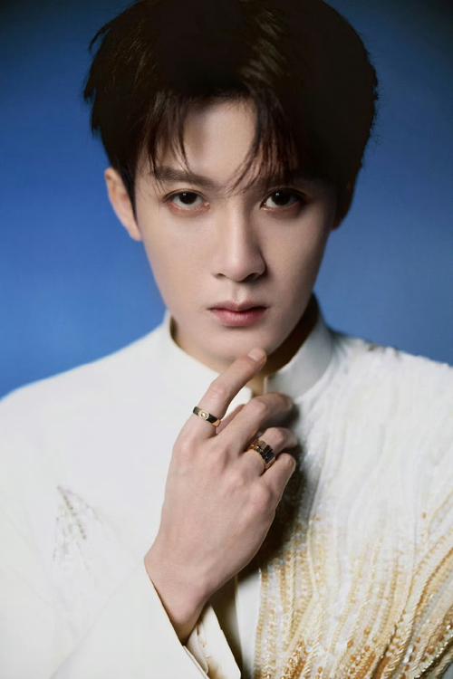 檀健次 今日身份“一日小说家”