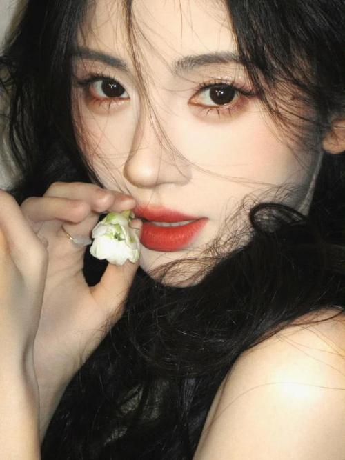 谁化谁好看的鞠婧祎复古妆,长什么样?