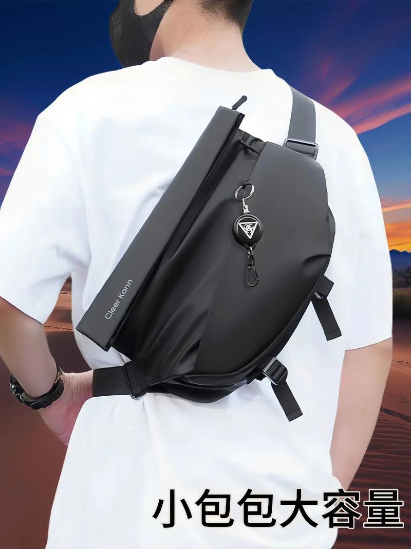 男士挎包怎么做,斜挎包设计风格注重舒适与实用性能