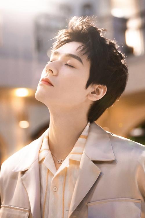 野兽派官宣首位香氛大使龚俊，诚意献上樱花限定系列