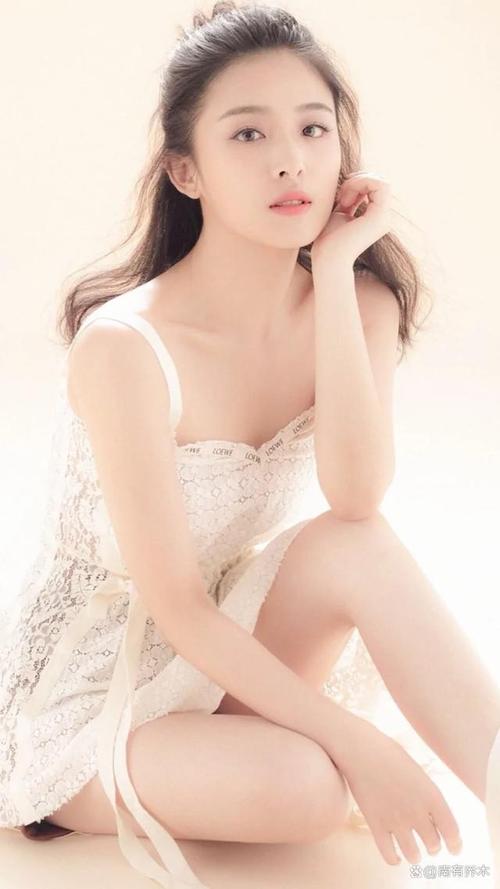 不再酸甜的张含韵,比16年前更惊艳了!