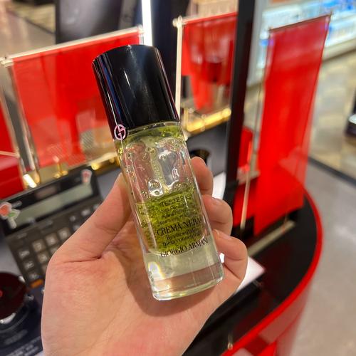 溯源抗老， 开启「细胞级」焕新 阿玛尼黑钥匙系列浓缩多效精华全新上市