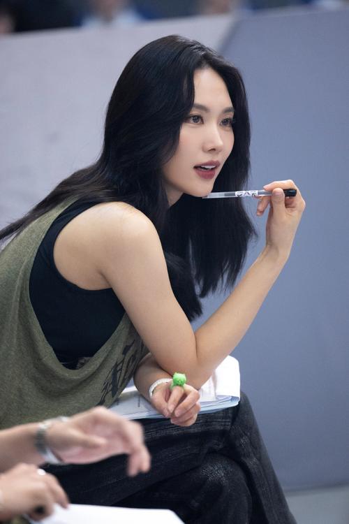 练就王霏霏同款“眼神杀”，你也可以成功出圈！