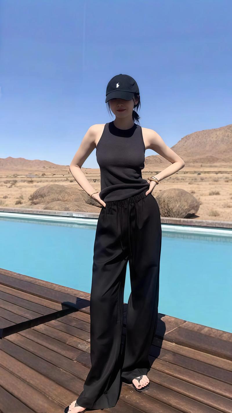 时髦的人都开始在后背花心思了!