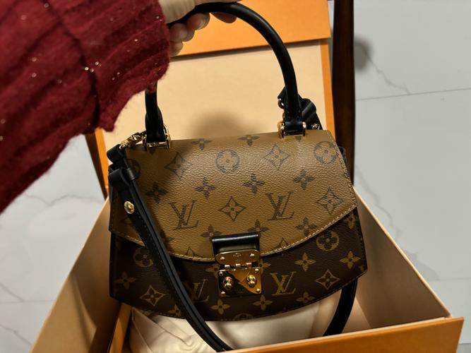 2020年最新款lv包包图片,潮包包起皮多半是七成新状况