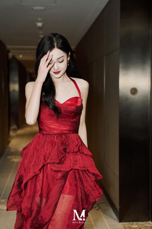 200块钱的裙子3位女星抢着穿,竟有1条是假的?