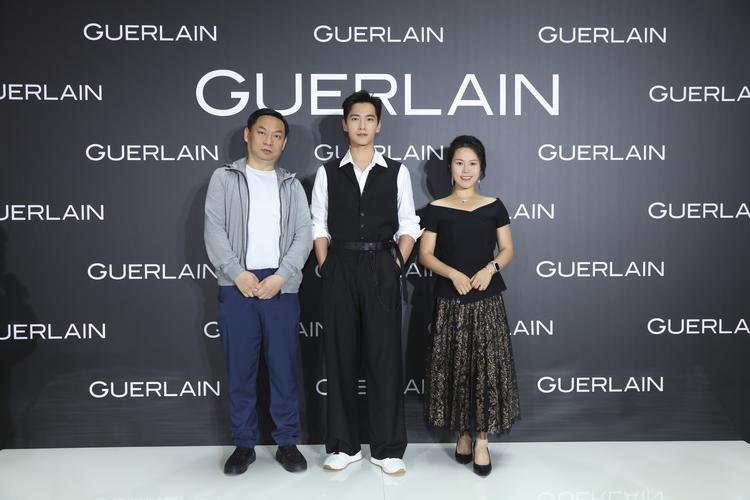 法国娇兰品牌挚友牛骏峰亲临北京翠微百货活动现场 诠释“轻出于兰”