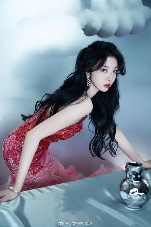 时髦人赵小棠，一个将爆顶染推向热搜的女子