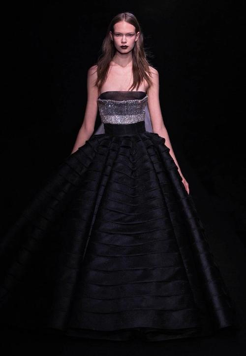 她们从未想过能为Valentino高定走秀