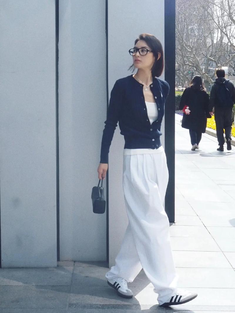 穿搭的松弛感，其实也是“装”出来的