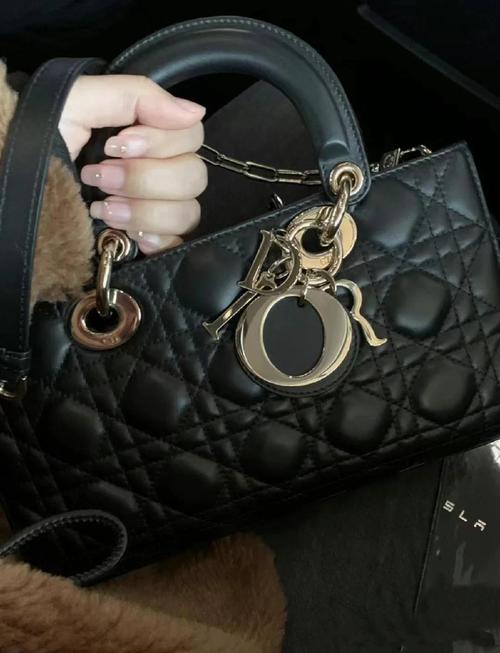 时尚芭莎90秒｜等等！看完这篇再去买新包