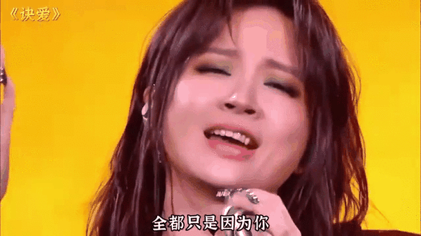 粉了几十年的过气女顶流,翻红了!