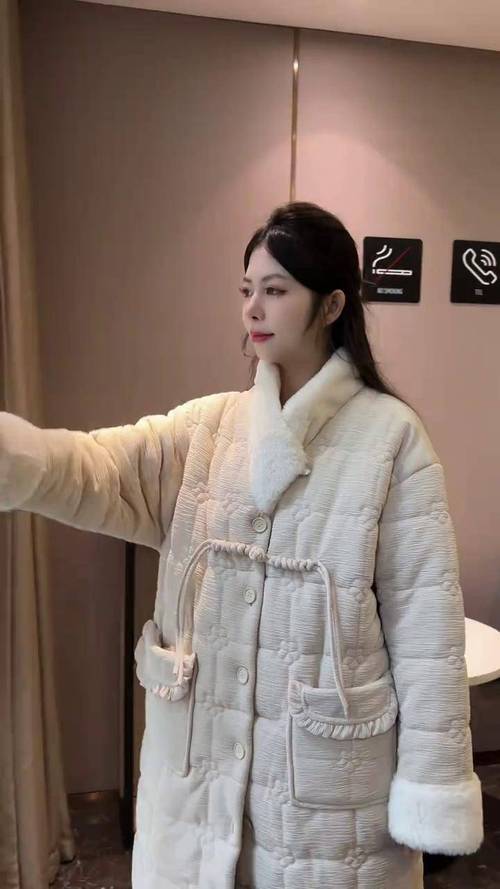 冬天也要拒绝臃肿，一件睡袍式大衣让你温暖又有好身材！