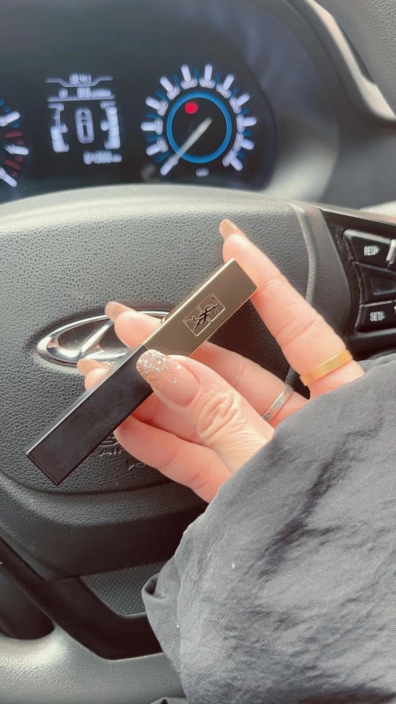 寻芳记|新年的第一支口红,我决定用它来开运!