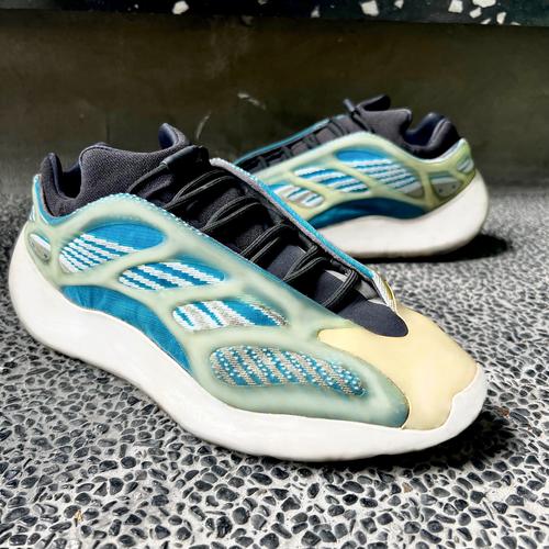 FOSSOFFICIAL  YEEZY 新配色 定义夏街头型格穿搭法则