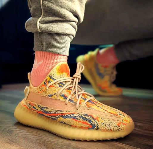 FOSSOFFICIAL  YEEZY 新配色 定义夏街头型格穿搭法则