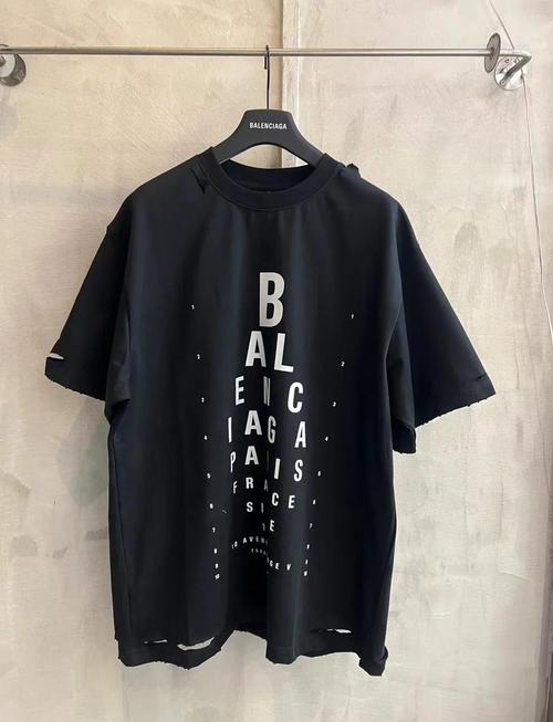 印满BALENCIAGA，但你穿的竟然不是巴黎世家？