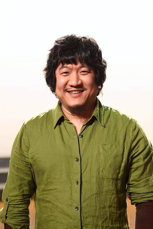 “马队”陈明昊:一开始跟范伟老师演对手戏时,我还笑场呢