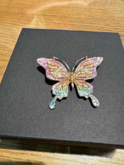 看着这些高级珠宝上的蝴蝶，我就知道我的少女心还在！