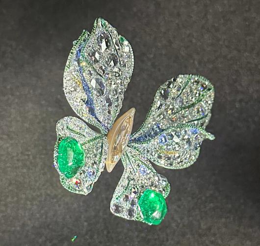 看着这些高级珠宝上的蝴蝶，我就知道我的少女心还在！