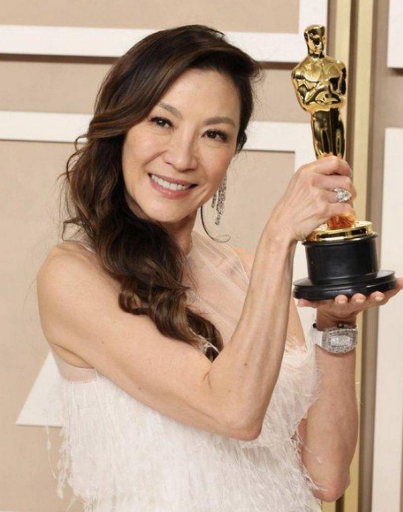 恭喜杨紫琼！首位奥斯卡华裔最佳女主，创造历史！
