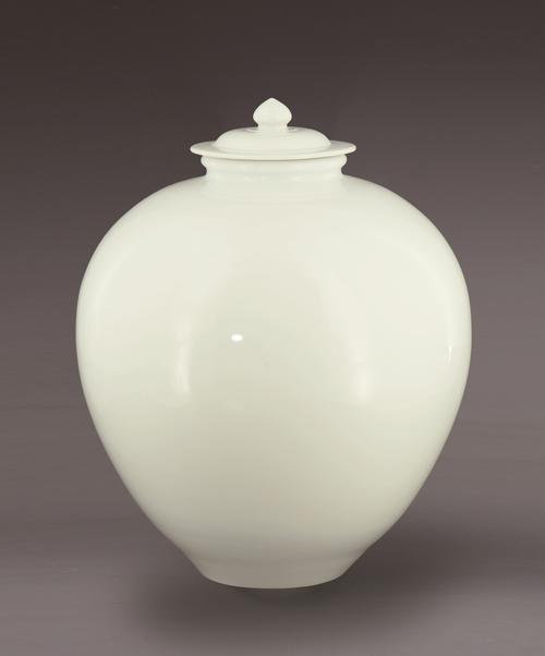 苏秘37°携手陶艺家白珍推出艺术家限定款“瓷月瓶”