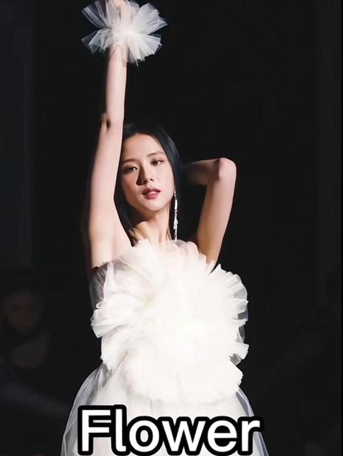 把Jisoo新歌《Flower》穿在身上是什么感觉?