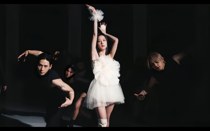 把Jisoo新歌《Flower》穿在身上是什么感觉?