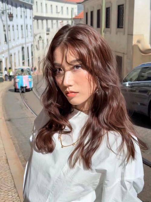 改变造型从头开始,换个新复古发色试试看呢?