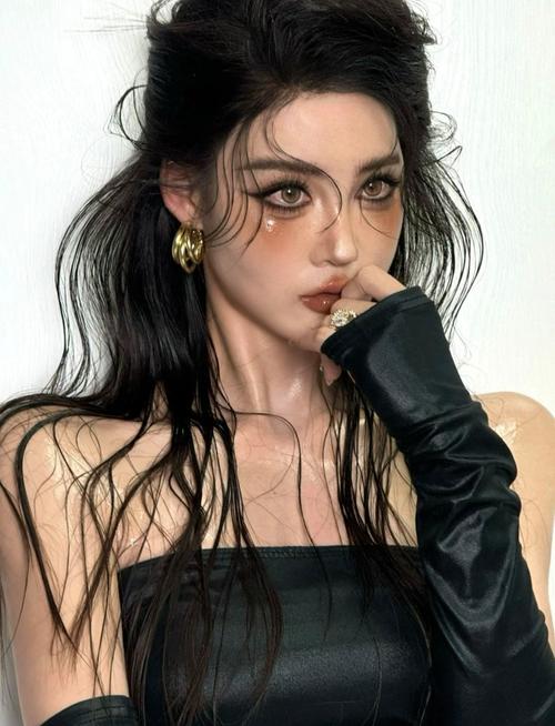 暗黑?趣味?复古?2020究竟流行什么妆?