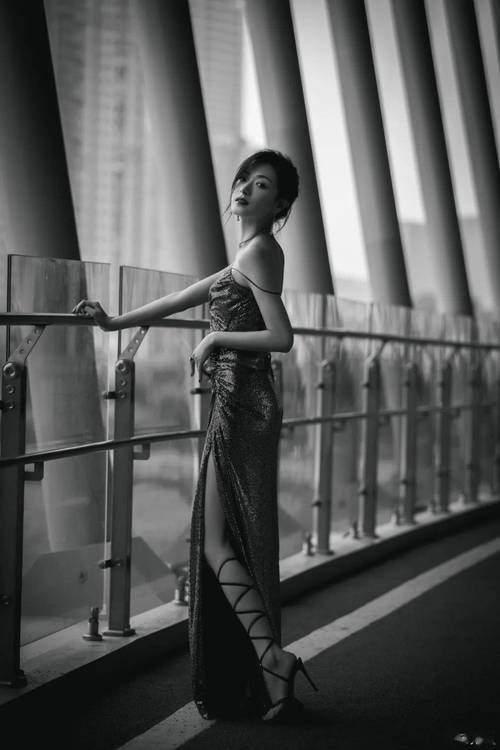 万茜的天鹅颈，不用减肥先让人视觉瘦10斤？